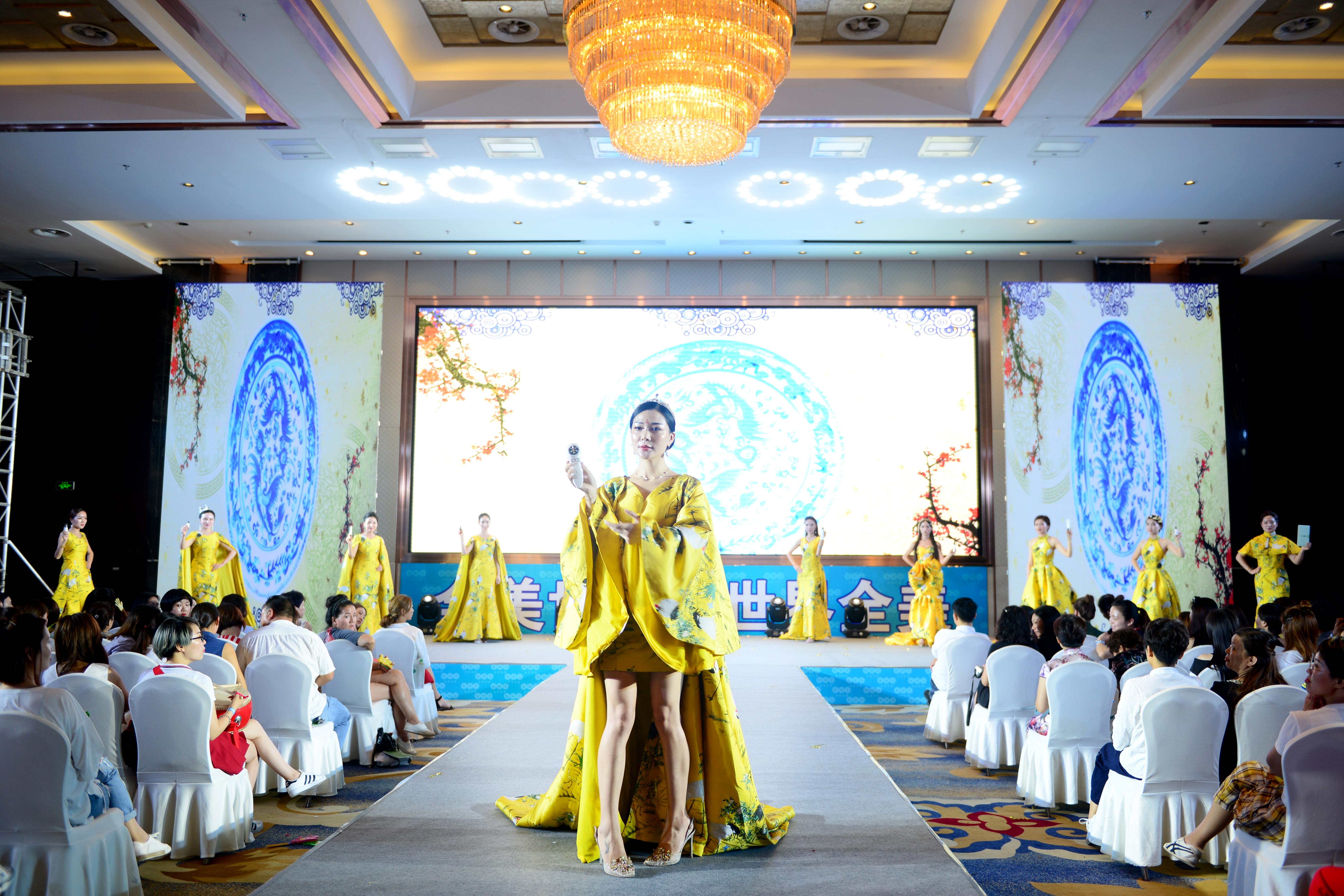 <b>“素颜美肌•赢创未来”全美世界郑州美丽交流会</b>